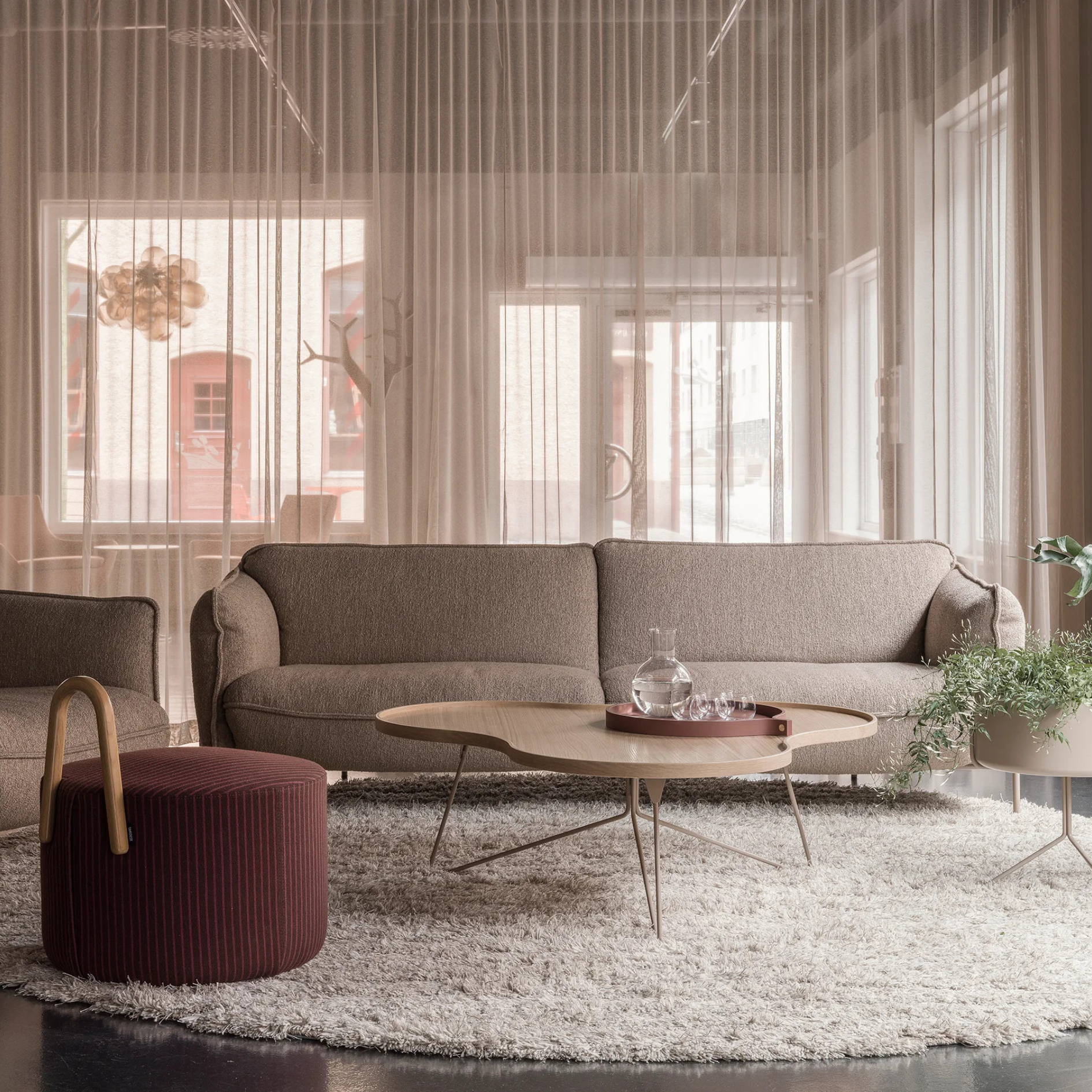 Flower Mono Table